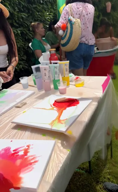 Table de peinture pour un atelier créatif Art & Co